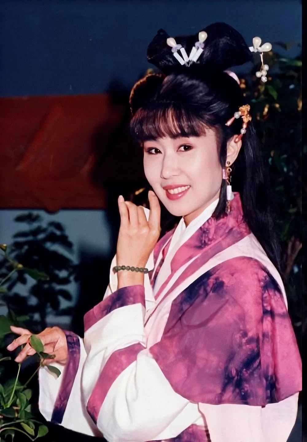 "新白娘子"的碧莲,恋爱28年却被骗财骗色,62岁了只能靠复出谋生!