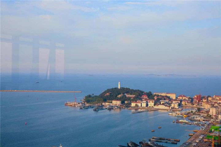 幕外便是渤海湾最繁华的海岸线.