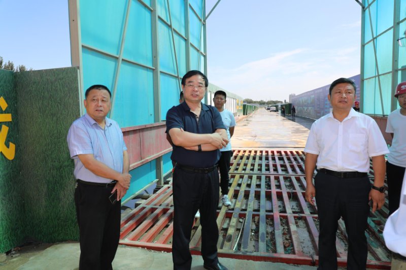 张学宏一行先后查看了明康文馨苑,新一中道路,马官屯片区棚改项目