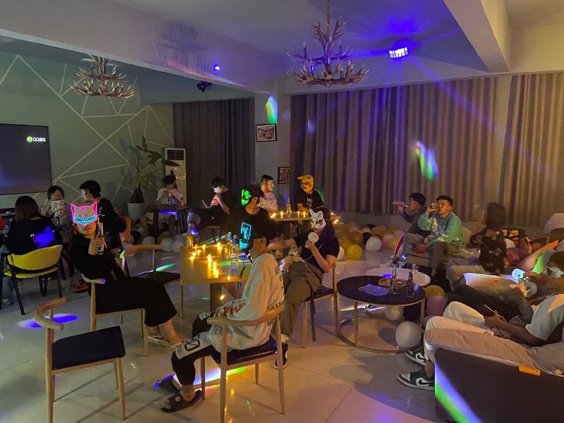 德州范儿丨这里有个秘密基地 来不及解释了 快上车 桌游 电竞 棋牌室 新浪新闻