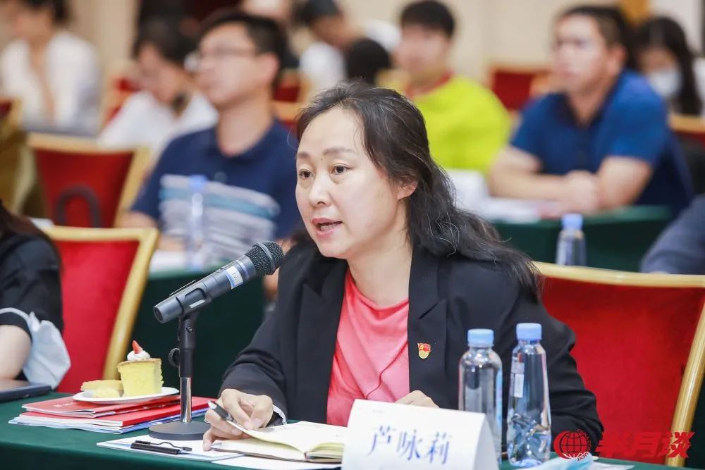图为北京市政协委员、北京第二实验小学校长 芦咏莉