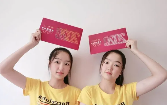 这对“高颜值”双胞胎火了！全网羡慕休闲区蓝鸢梦想 - Www.slyday.coM