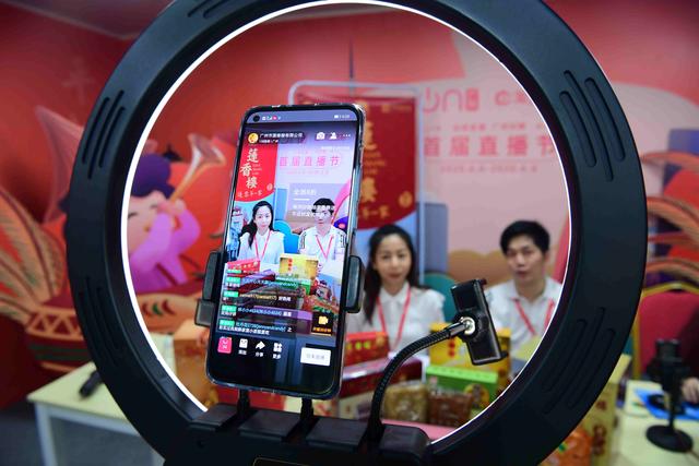 伟德bv1946官网-2026年四川消费维权将瞄准新型消费业态直播带货售假、大数据“杀熟”、AI+培训等将被重点关注