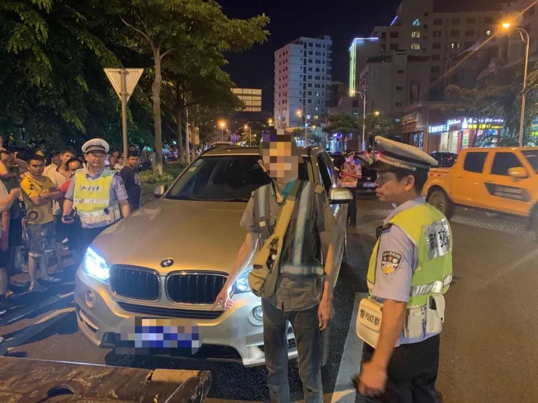 无证还酒驾,海口一黑代驾刚上路就被警方查获