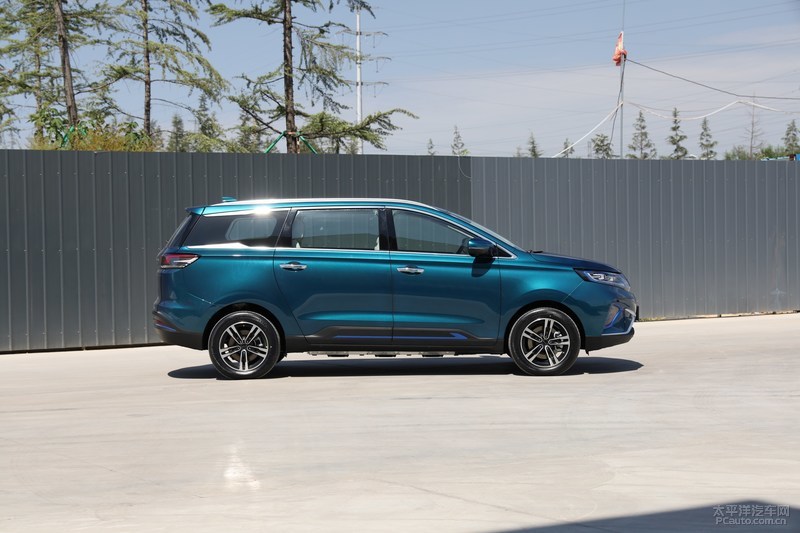 大运纯电7座mpv远志m1实拍图 纯电续航405km