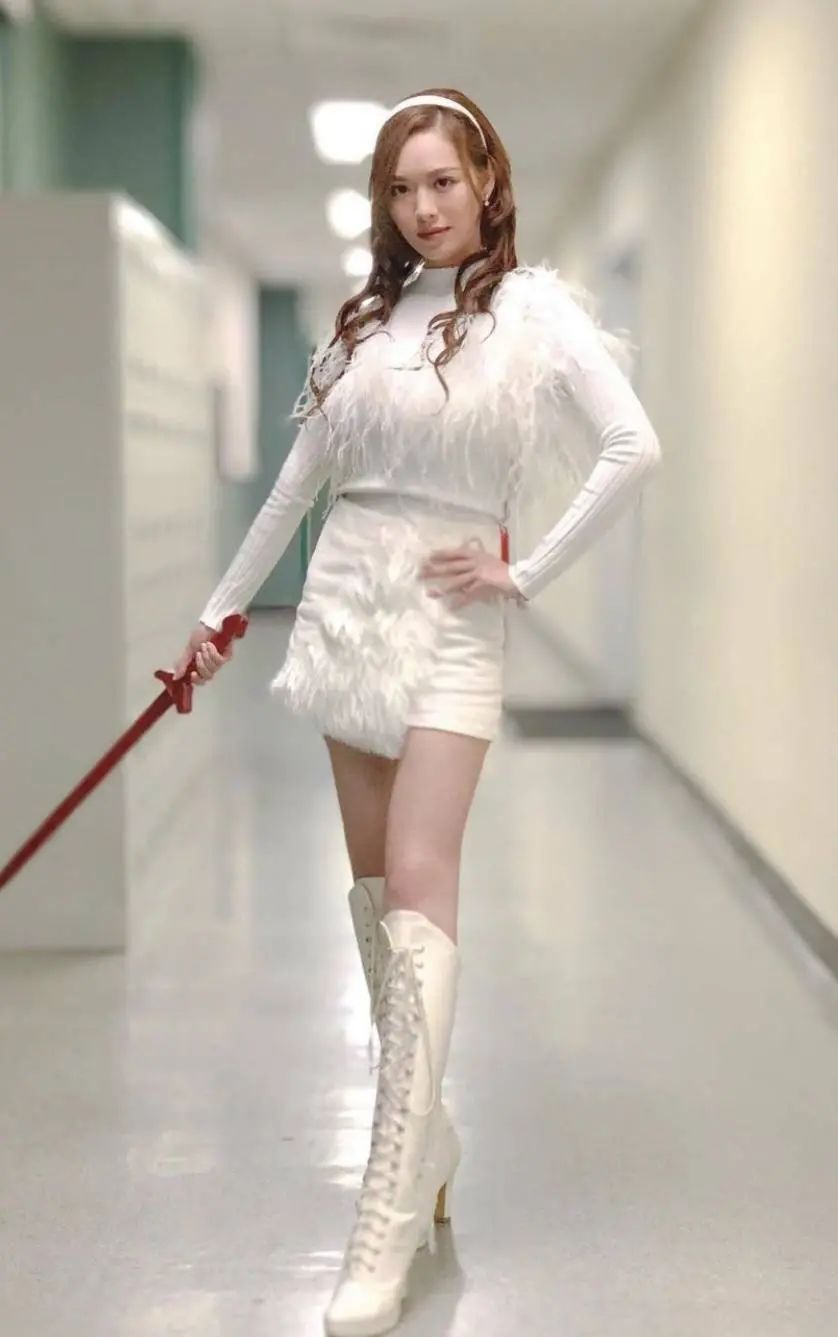 日前胡美贻的男友生日,冯盈盈亦受到邀请,悉心打扮的冯盈盈不惧流言