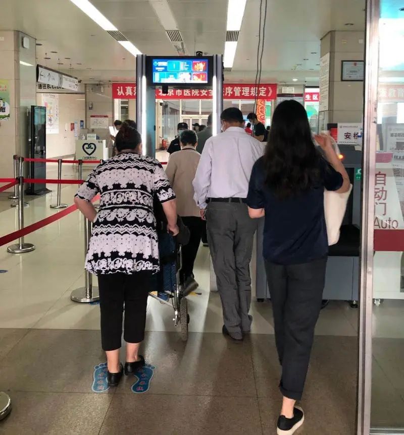 关于朝阳医院擅长的科室黄牛号贩子代挂的信息