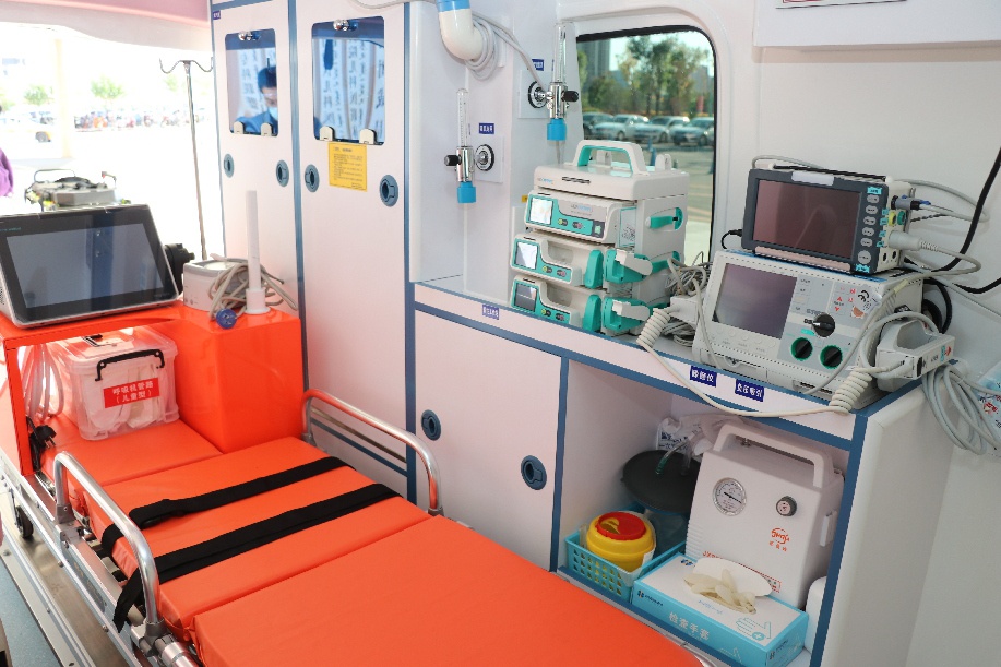 急救车内的设备.