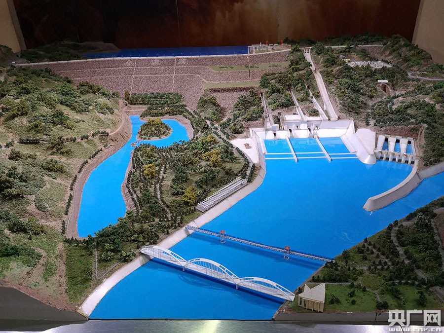 小浪底模型(央广网记者 任磊萍 摄)