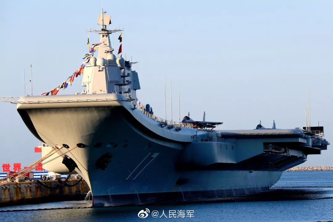 据香港文汇网报道,1日早上,中国首艘国产航母山东舰从大连造船厂启航