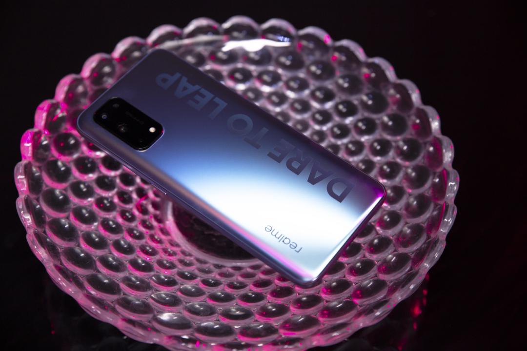 轻薄潮玩c位出道realme真我x7pro评测