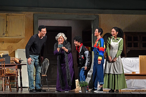 英达重回人艺舞台,《阳光下的葡萄干》在京首演