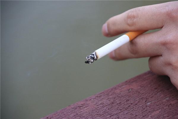 有几十年烟龄的人,突然戒烟会怎样?