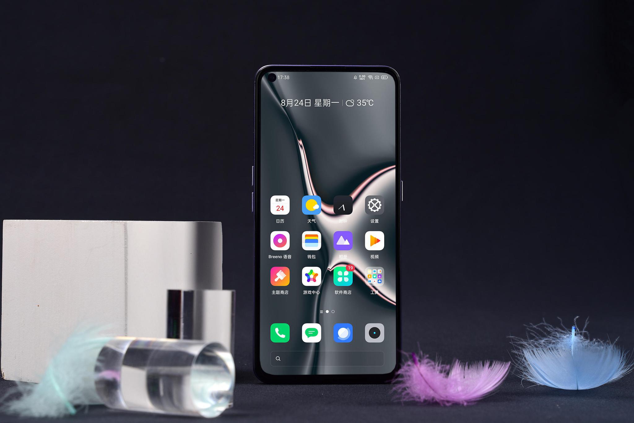 首先在外观方面,realme 真我x7 pro采用一块6.