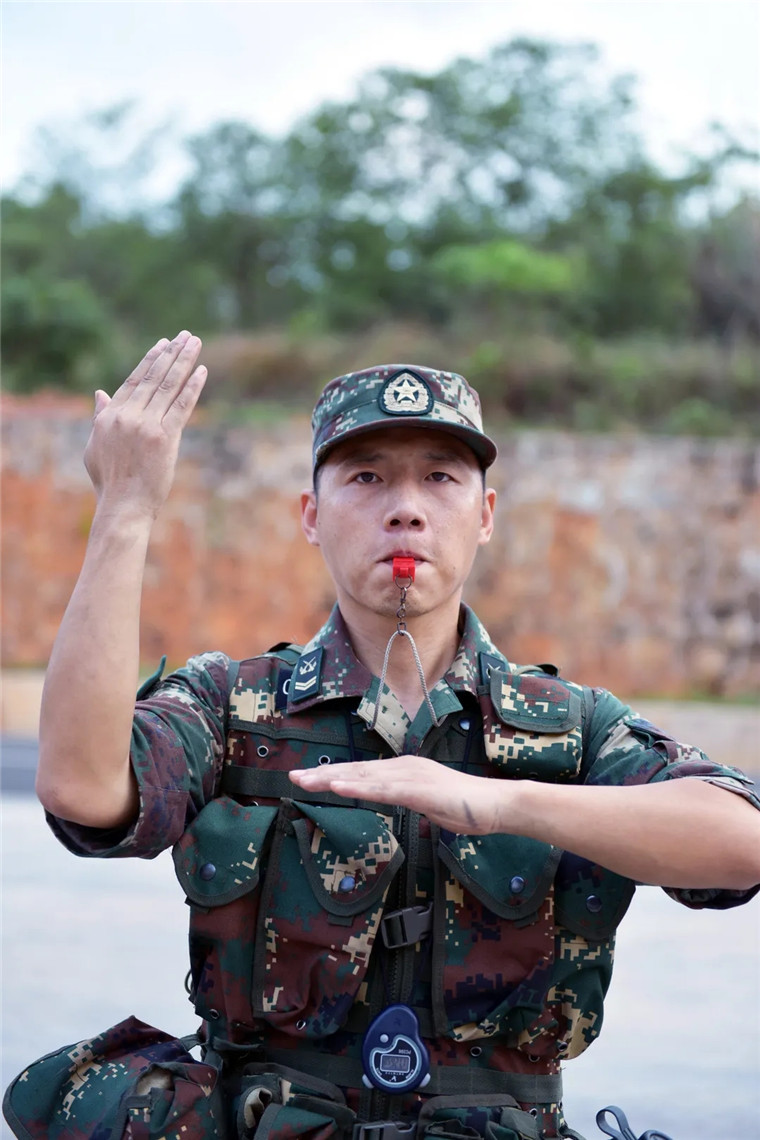 这个一级导弹操作号手,牛!