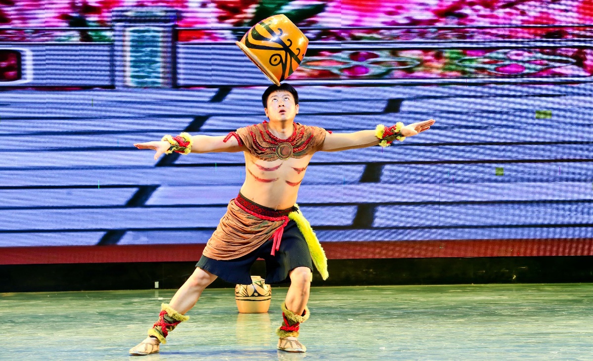 中国经典杂技秀多彩民族风在甘肃各地巡演