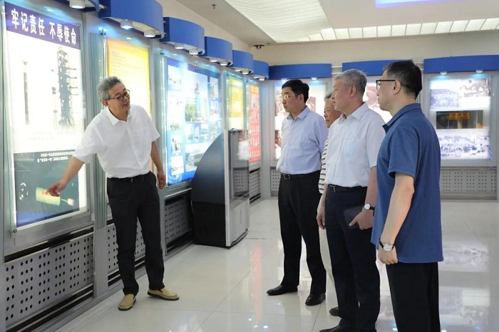 集团公司外部董事调研指导六院工作