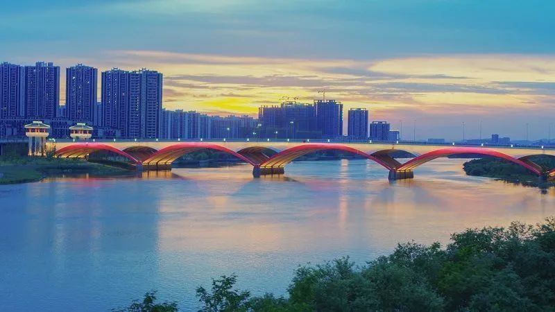 昌赣高铁赣江特大桥"金鲫鱼池赐金紫,凤凰池上出名贤.