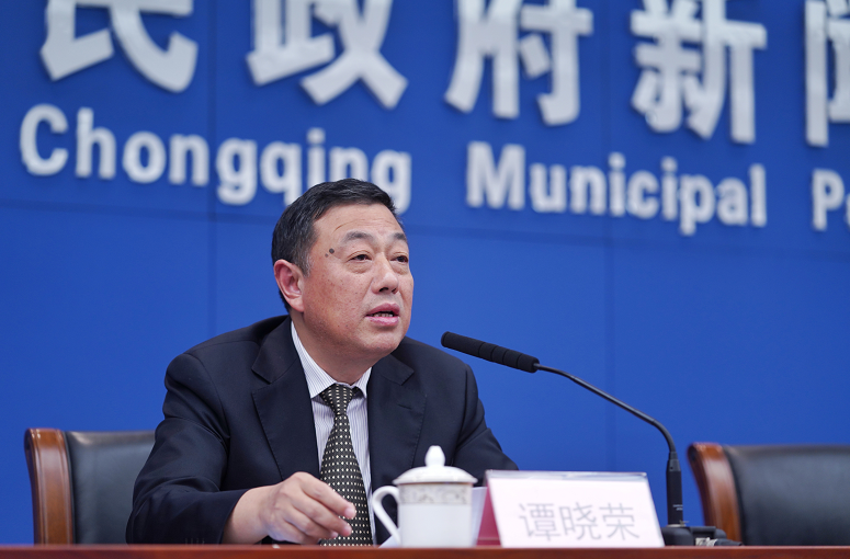 谭晓荣回答记者提问&nbsp;罗嘉 摄