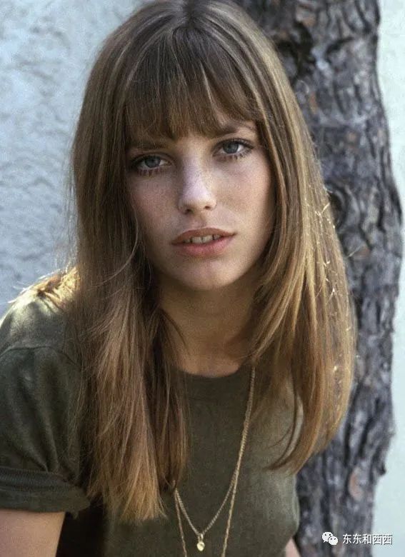 施奈德合作,里面有个18岁女孩恋上阿兰德龙吸引到观众,她就是简·柏金