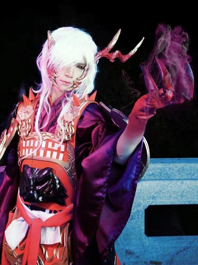 角色名:茨木童子 cn:coser-梅花雨这套片子呢~是大夏天的时候拍的