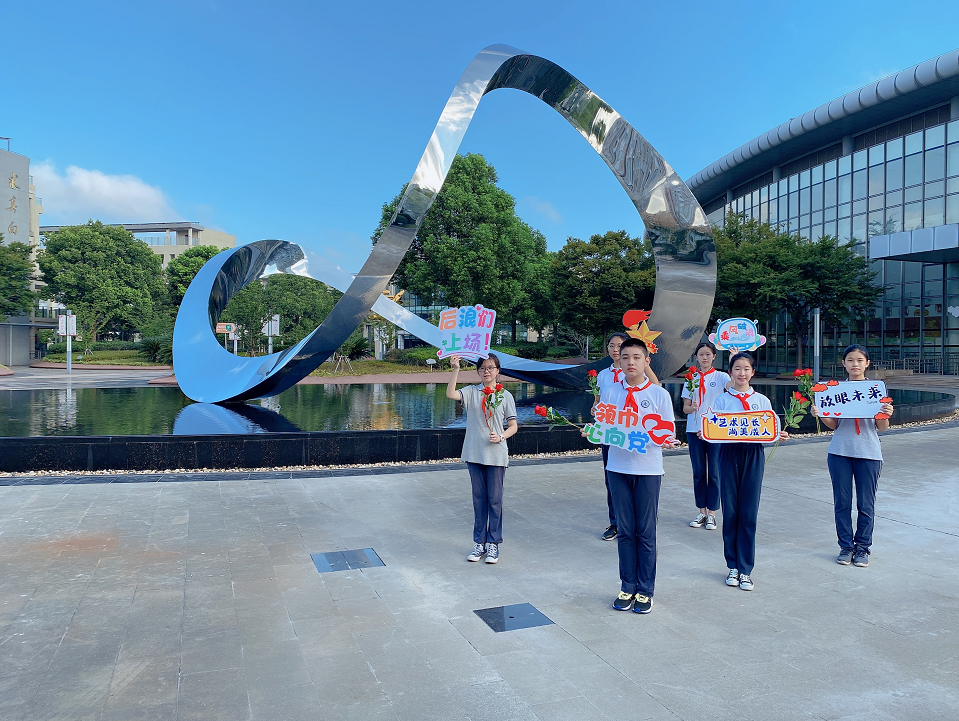 罗店中学的学生们为青春奋斗,为梦想前行 浦东新区