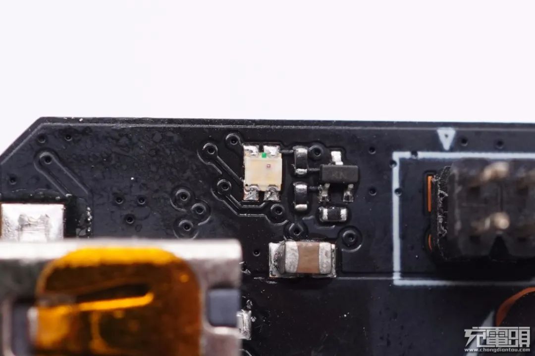 一瓦不到一元:小米首款100w快充车充首发拆解