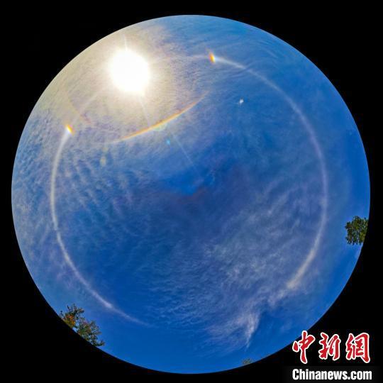 湖北五峰现幻日景象"环天顶弧"蔚为壮观