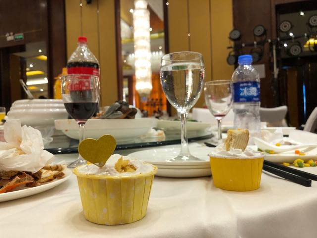 北京日报|十桌剩饭菜倒满一大桶,婚宴浪费依然触目惊心