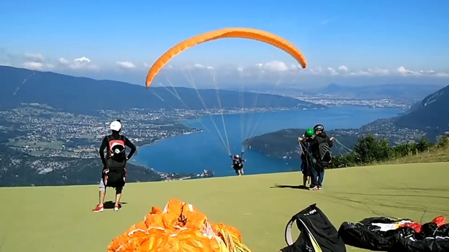 终于,在一年后,她又重新鼓起勇气,去训练,去克服恐惧.