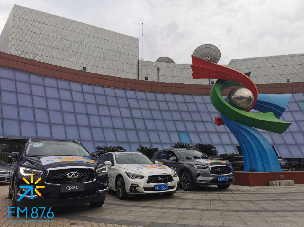 了巡城车~17:00我们的后备箱惊喜之旅来到了中石化埃索加油站长汀路站