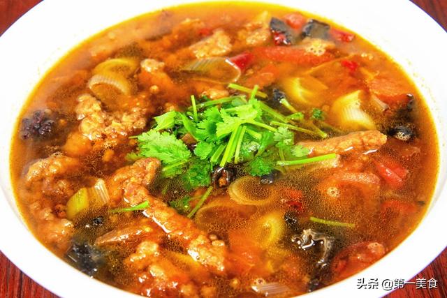 天一凉河南人就馋这锅大烩菜十几块钱做一锅连汤都喝完香