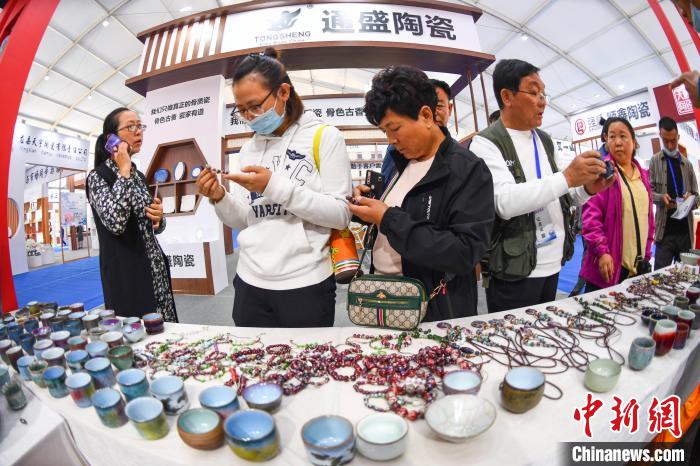 山西朔州以科技创新促陶瓷产业提档升级、向高质量发展迈进。韦亮 摄