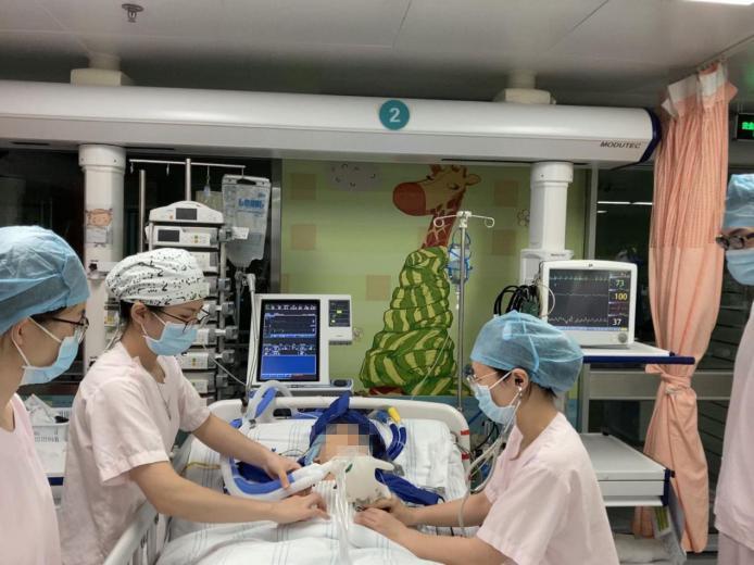 5岁儿童泳池溺水抢救20多个小时后脱险,专家:这些急救技术要掌握!