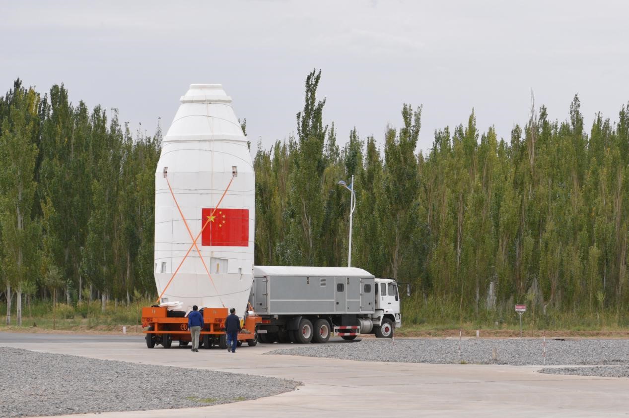 运输中的卫星整流罩.中国航天科技集团公司八院 图