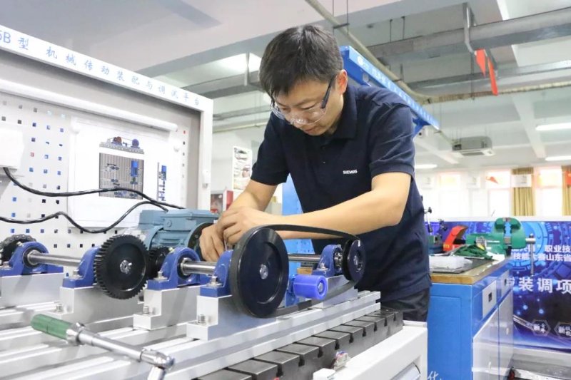 首届全国技能大赛省选拔电工装配钳工项目在淄博市技师学院举行