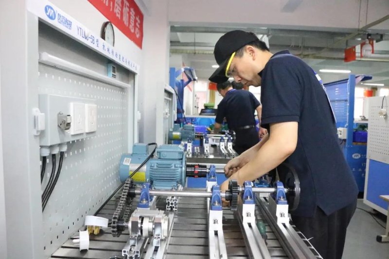 首届全国技能大赛省选拔电工,装配钳工项目在淄博市技师学院举行