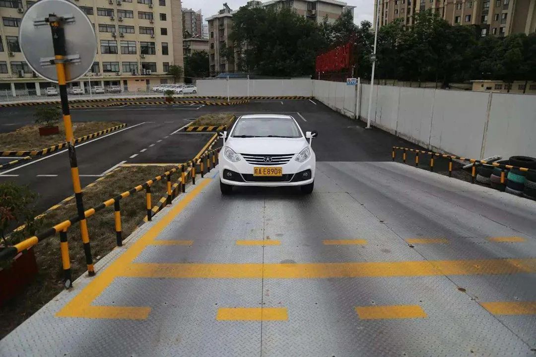 第一次买车哪个好 选思域还是CX-4？