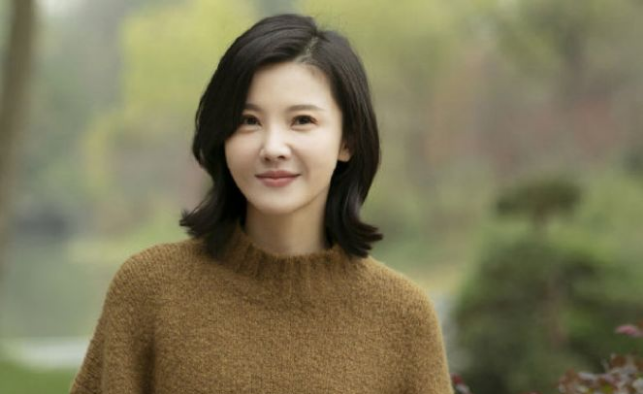 去年年底,电影《宠爱》中,杨子姗也有参演.