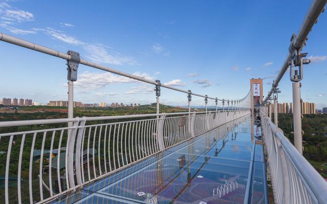 成都:金秋九月,体验网红玻璃桥的惊险