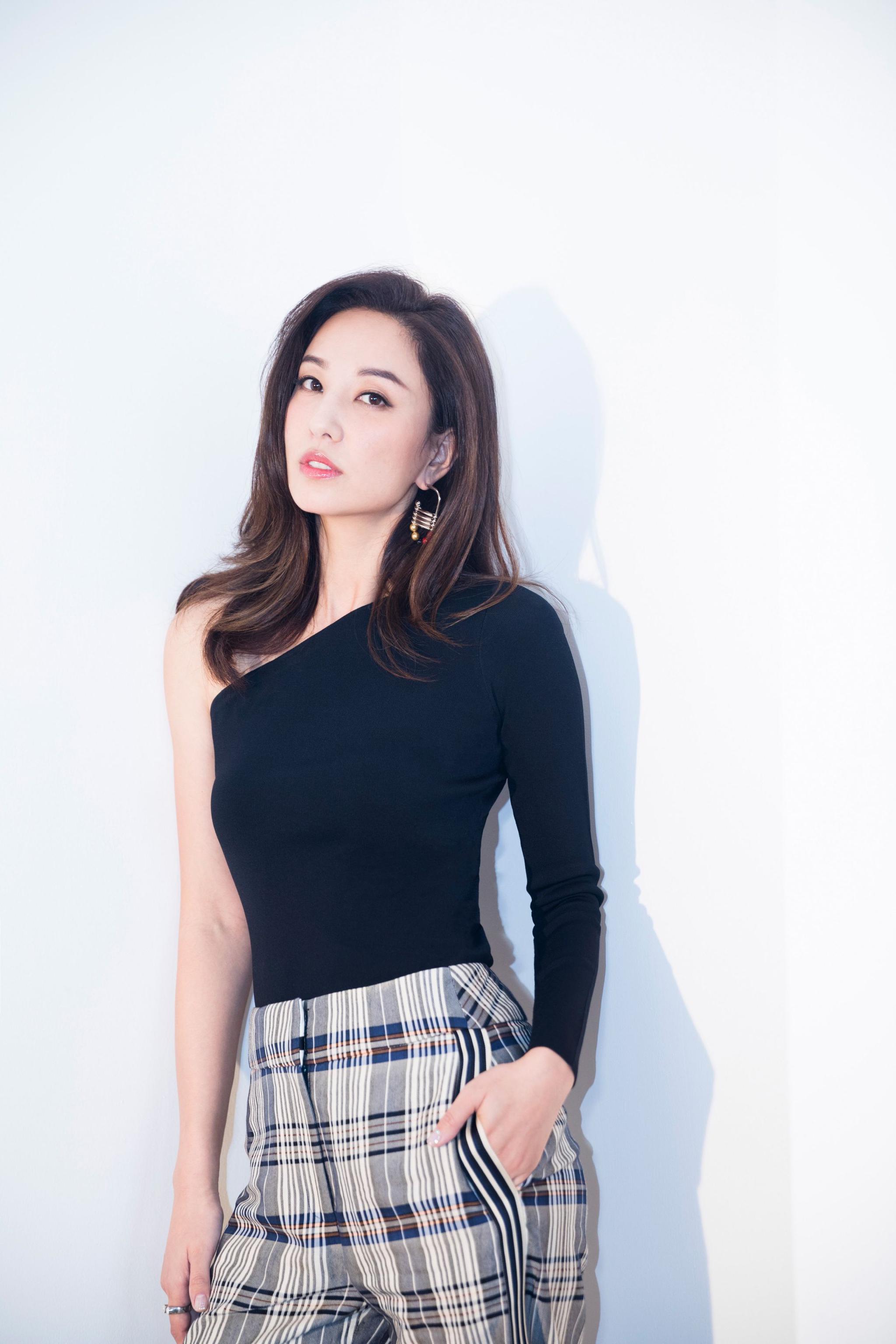 郑希怡:年纪,不值得让女人焦虑丨人物