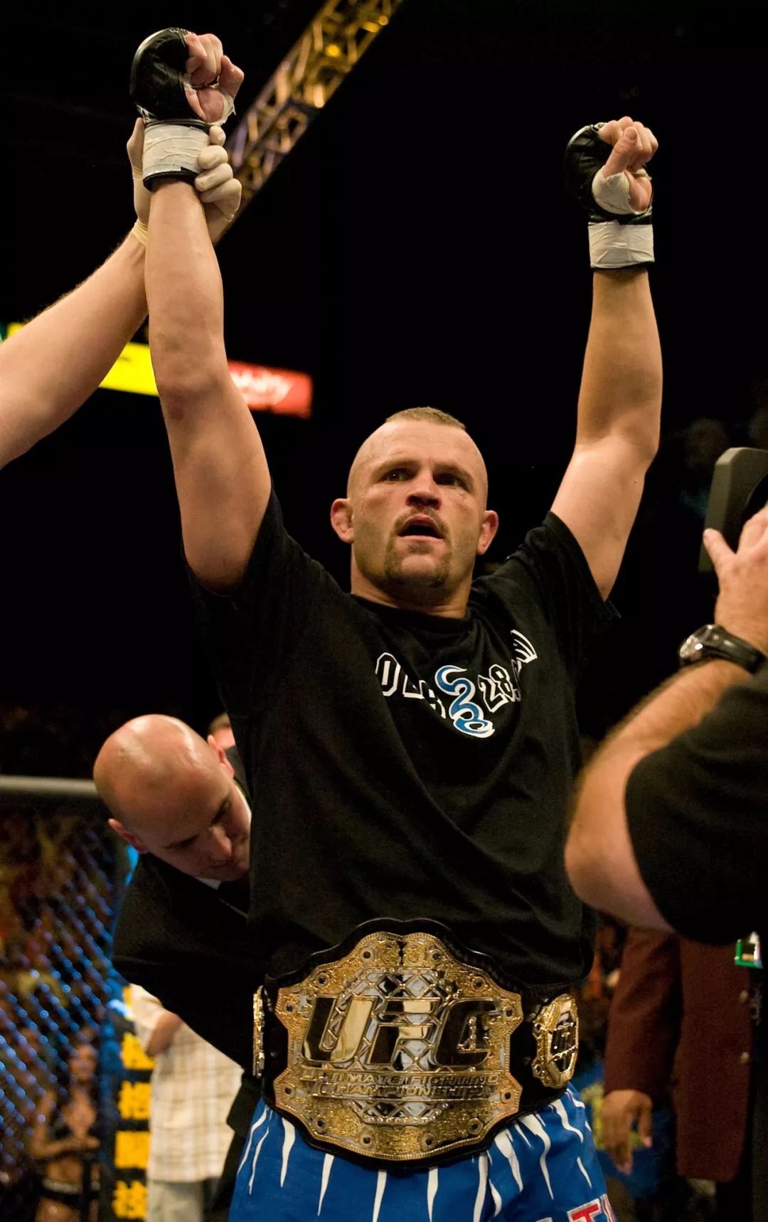 【ufc通史】205磅的传说:轻重量级冠军更迭志|ufc|弗兰克|兰迪_新浪