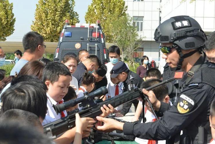 邯郸市特警支队组织开展"坚持政治建警全面从严治警"警营开放日活动