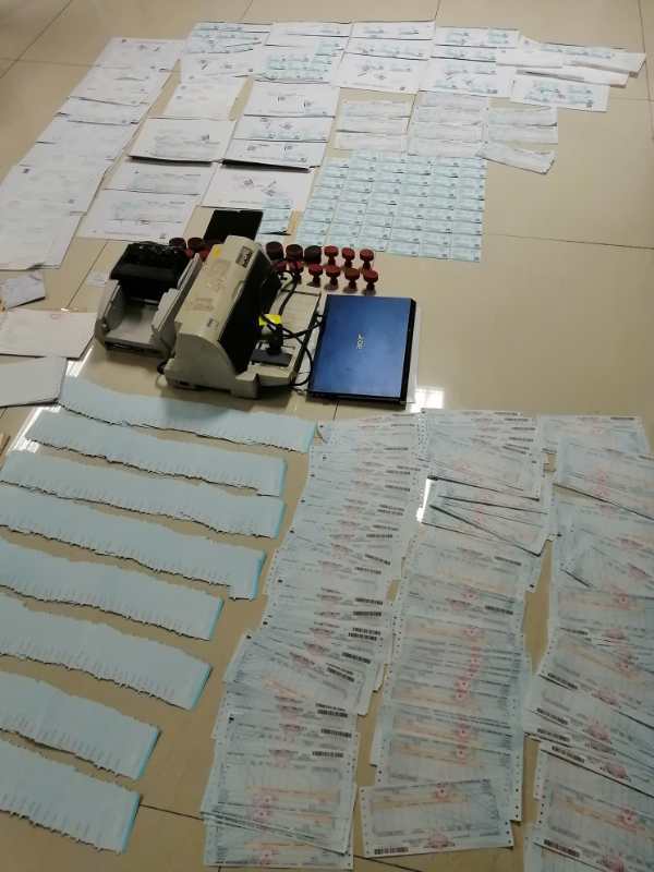 5旬女票贩藏身平房区 北京铁警当场缴获假火车票近400张