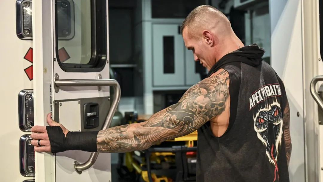 正文  结果这一次   两人的比赛再次无疾而终   因为兰迪奥顿突然出现