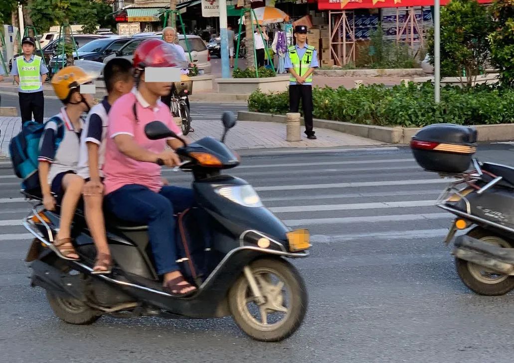 骑摩托车,电动车的注意,这些违法行为一律曝光!