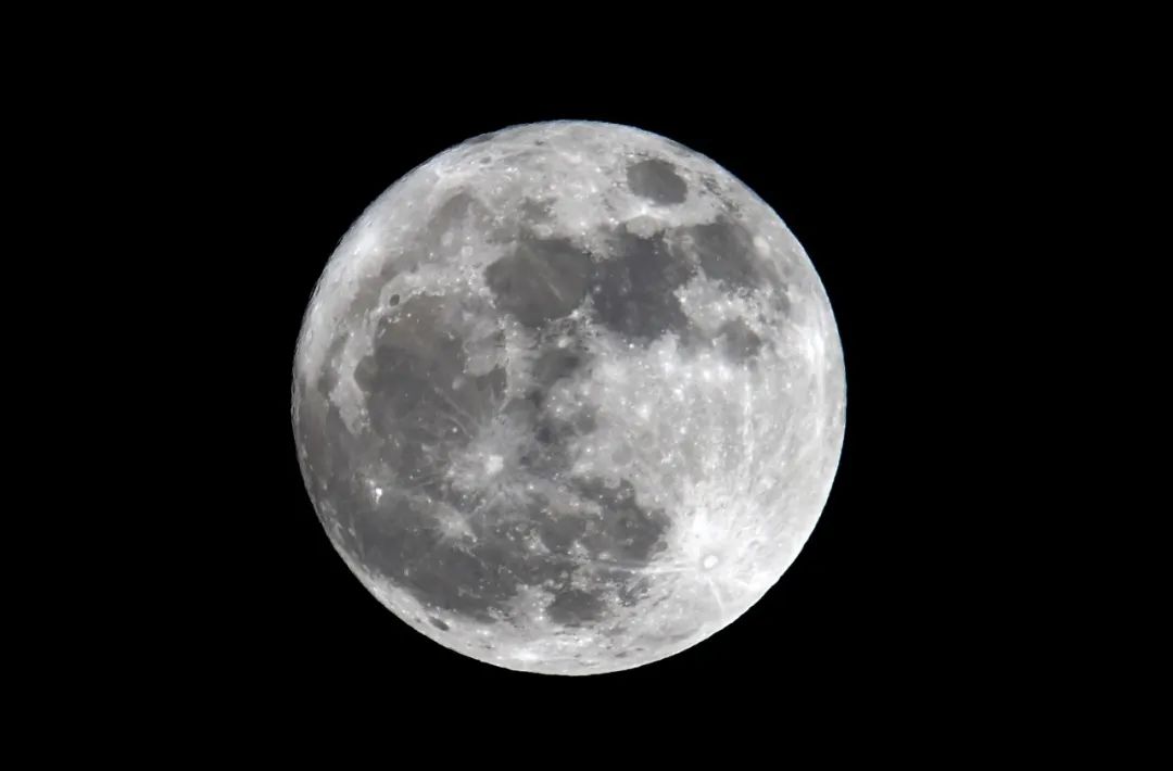 月球（图源：新华社）
