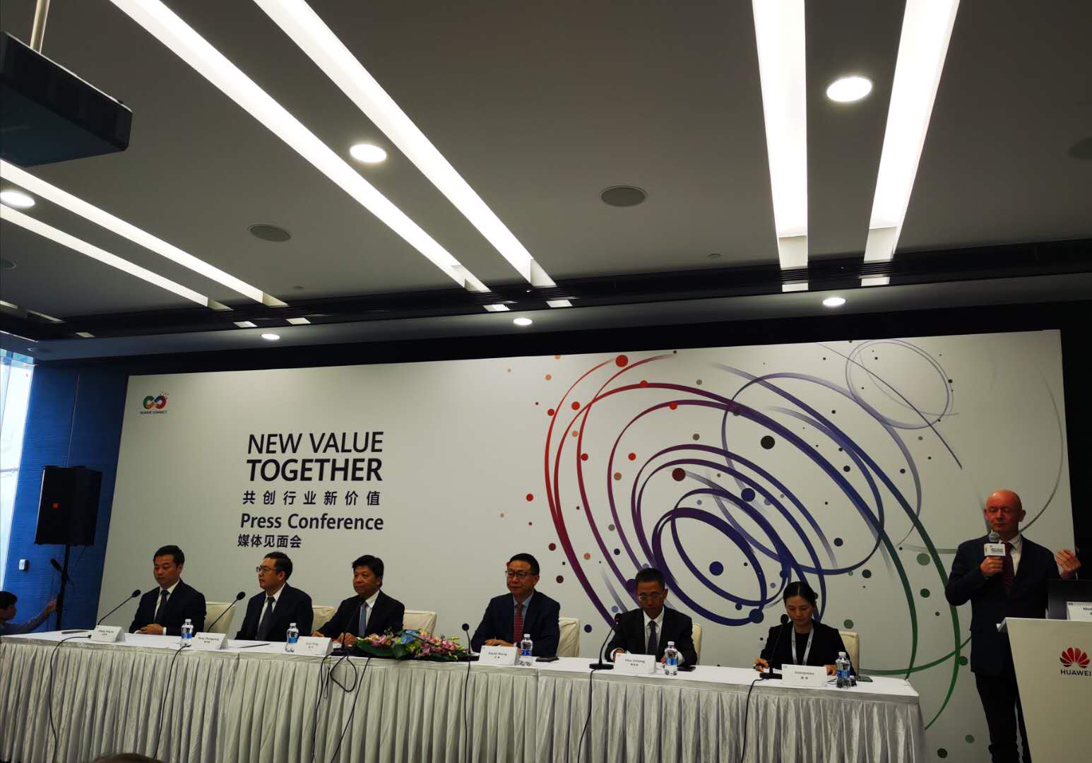 华为回应芯片库存、生存挑战等问题：家里仍有“余粮”