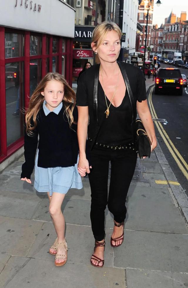 海报库又一个星二代蓄势待发这回是katemoss的女儿