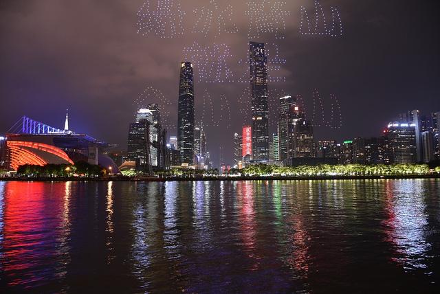 广州塔上演千架无人机表演 庆祝农民丰收节休闲区蓝鸢梦想 - Www.slyday.coM